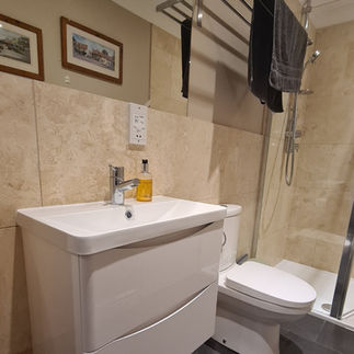 Tree Top View Sheringham downstairs shower room with walk in low level shower - self catering property