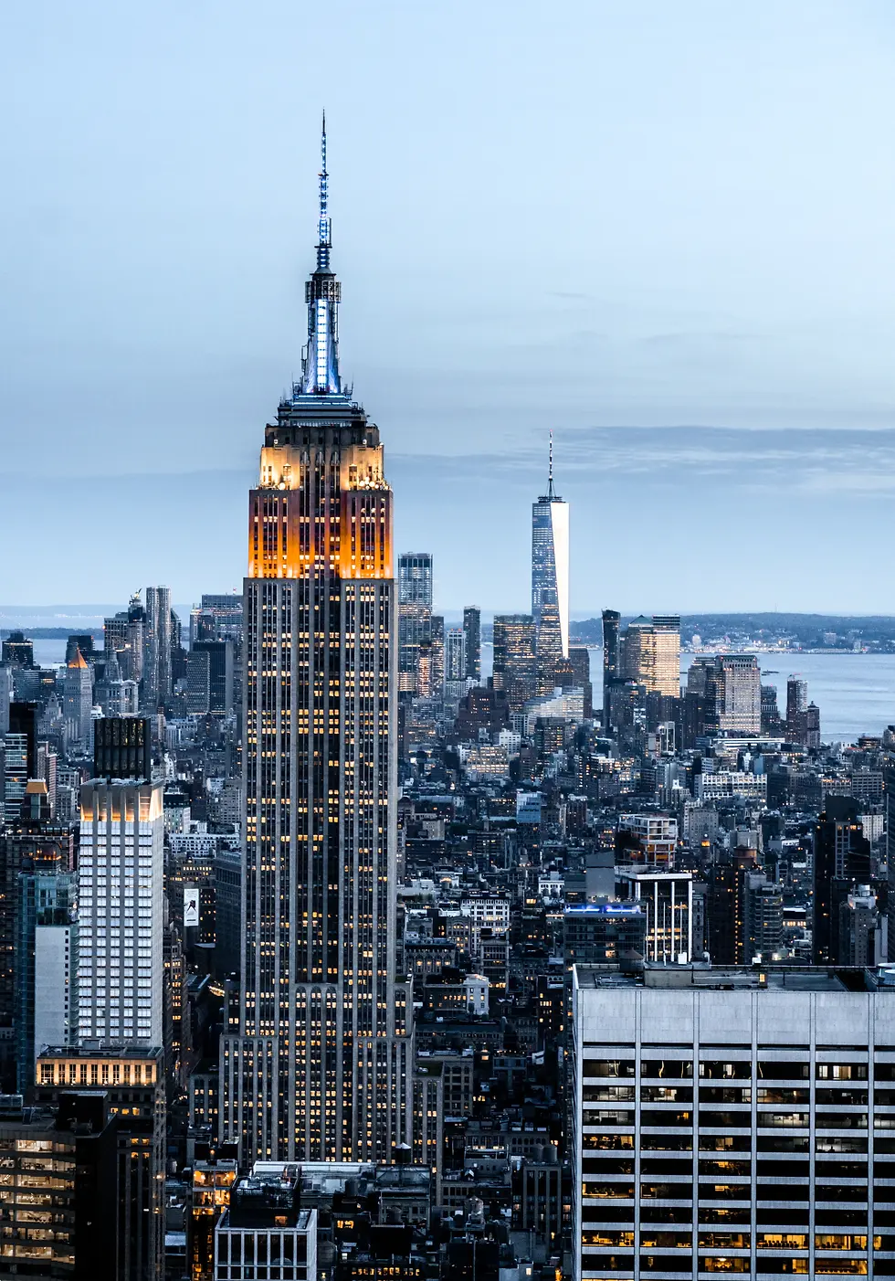 Empire State Building es un rascacielos muy visitado por los turistas dentro del Top 10 lugares imprescindibles que ver en New York de preferencia de noche