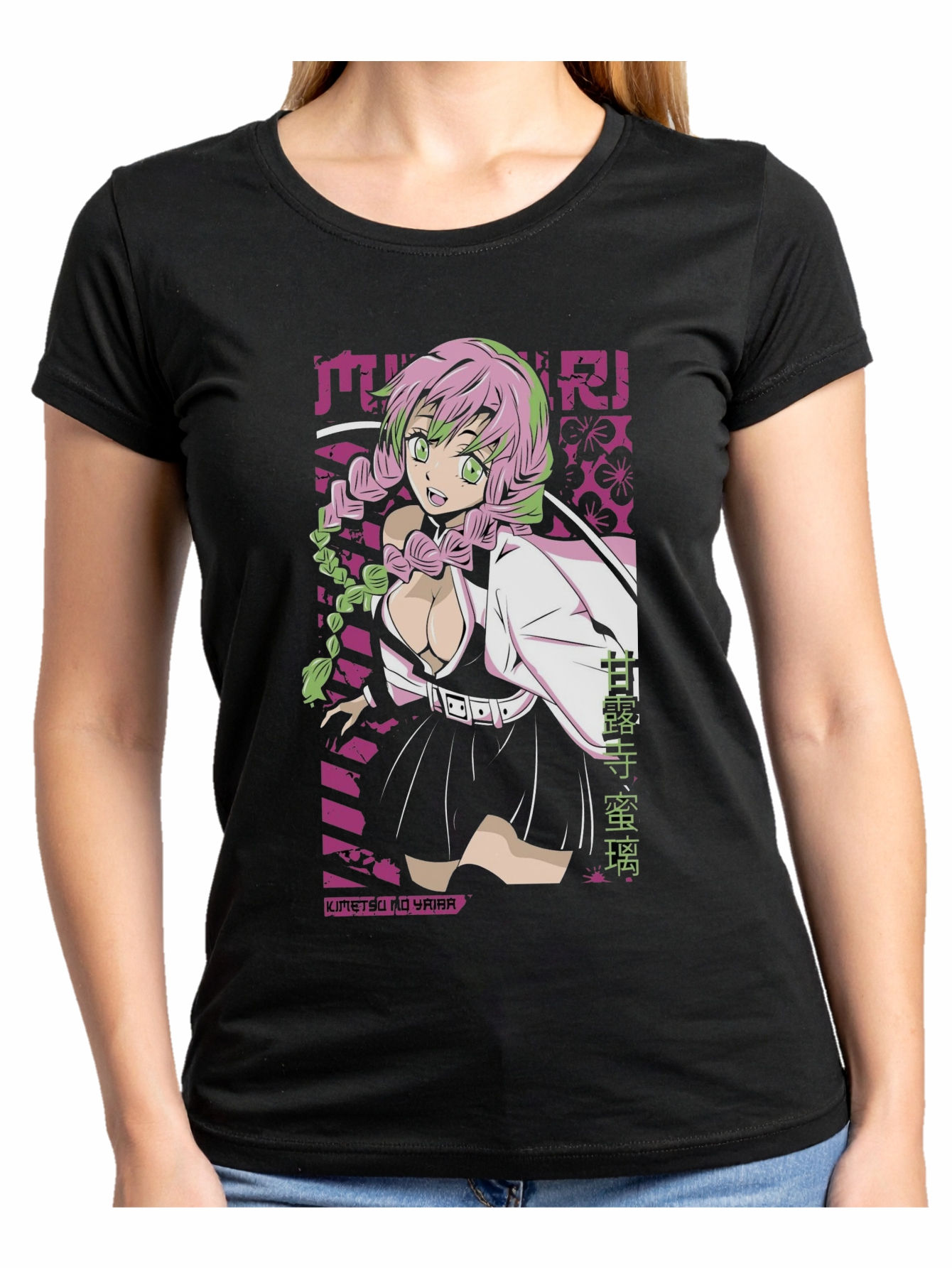 Playera negra con diseño de anime Mitsuri fondo rosa