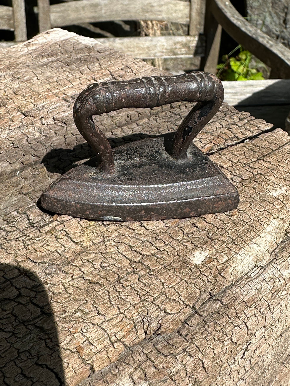 Miniatyrbilde: Mini strykejern i støpejern