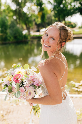 Small backyard wedding in Caldwell, Idaho | Treasure Valley wedding photographer