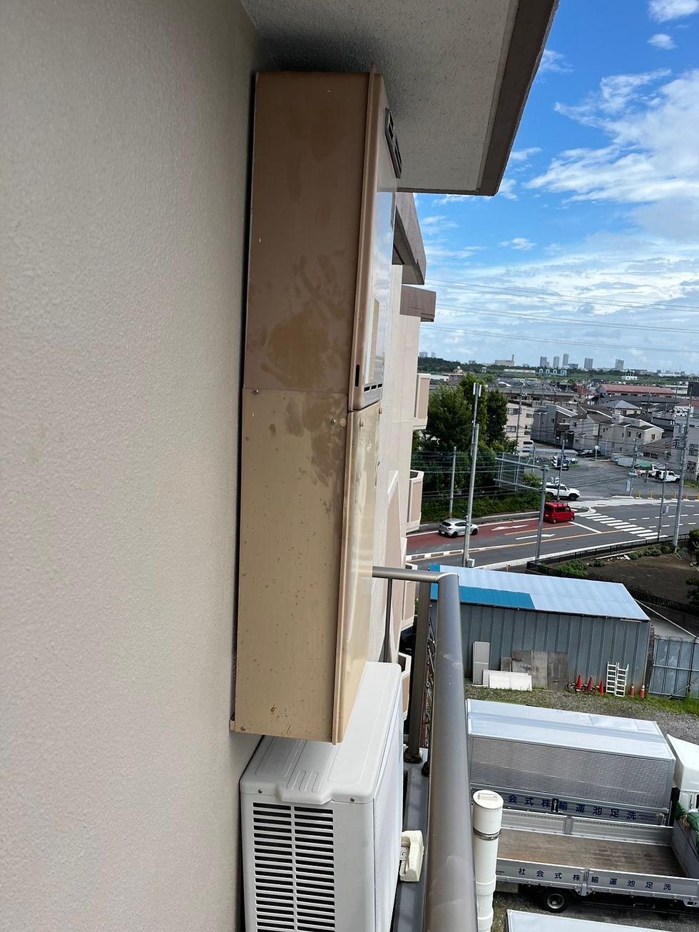 危険⚠️高所作業…落ちたら…給湯器交換