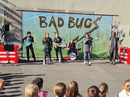 BAD BUGS  (Besuch Theater Marabu)