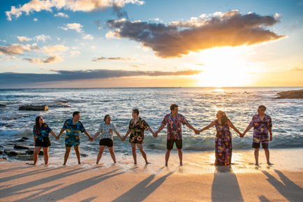 Wailea-Makena large sunset family photographer