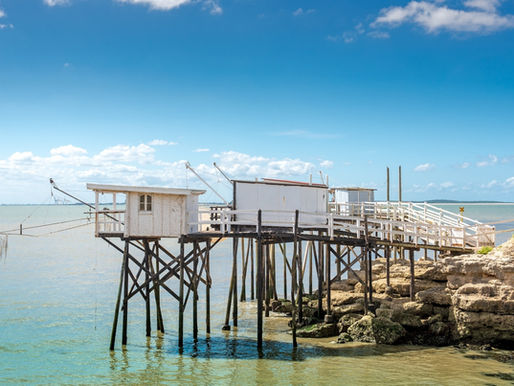 Plage de Royan avec carrelets
