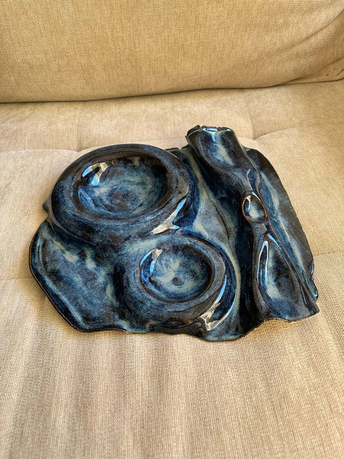 Drapéro XL Enzian handmade blue ceramic serving platter with sculptural draped shape, dip areas and condiment grooves.