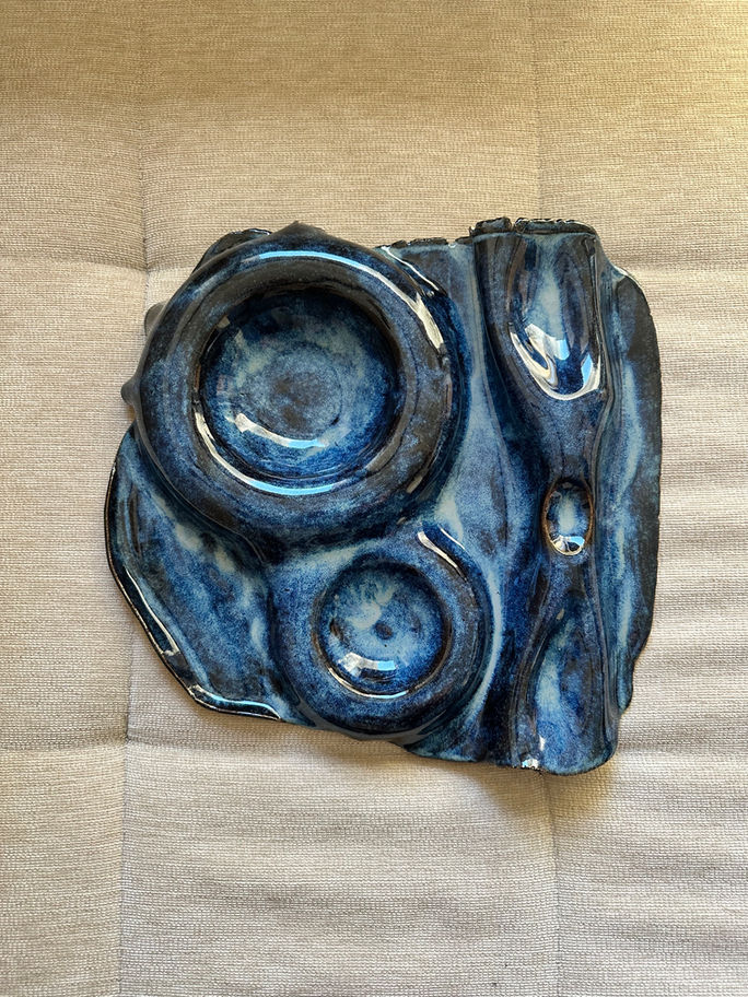 Drapéro XL Enzian handmade blue ceramic serving platter with sculptural draped shape, dip areas and condiment grooves.