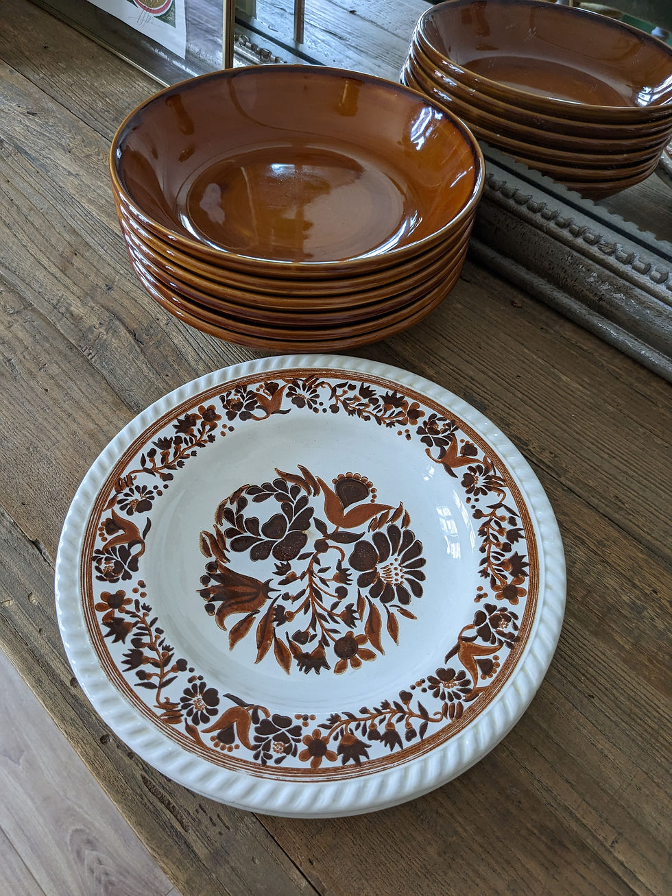 Thumbnail: Lot de 3 assiettes creuses embossées motifs caramel Régine