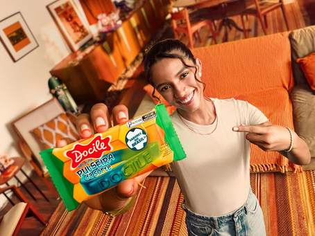 Docile lança “Pulseira da Sorte”, produto inédito com sabores do Brasil