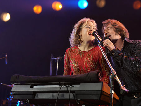 Song Sung Blue (M) – 132 minutes