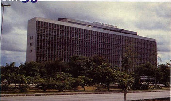 Biografia dos arquitetos Acácio Borsoi e Delfim Amorim