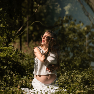 Zwangerschap fotoshoot droomlocatie - De Tuinen van Frederiksoord