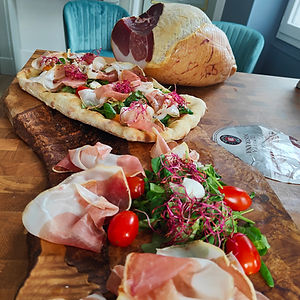 PLANCHE DE CHARCUTERIE ET DES FROMAGES ITALIENNE
