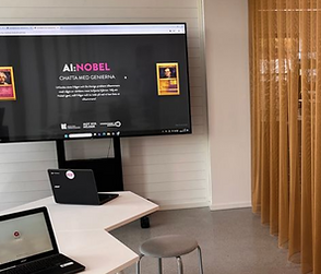 Nu kan elever i Kronoberg chatta med Einstein och Marie Curie