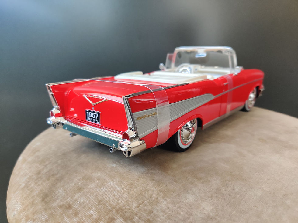 Thumbnail: Chevrolet Bel Air Convertible 1957 Maisto 1/18e.