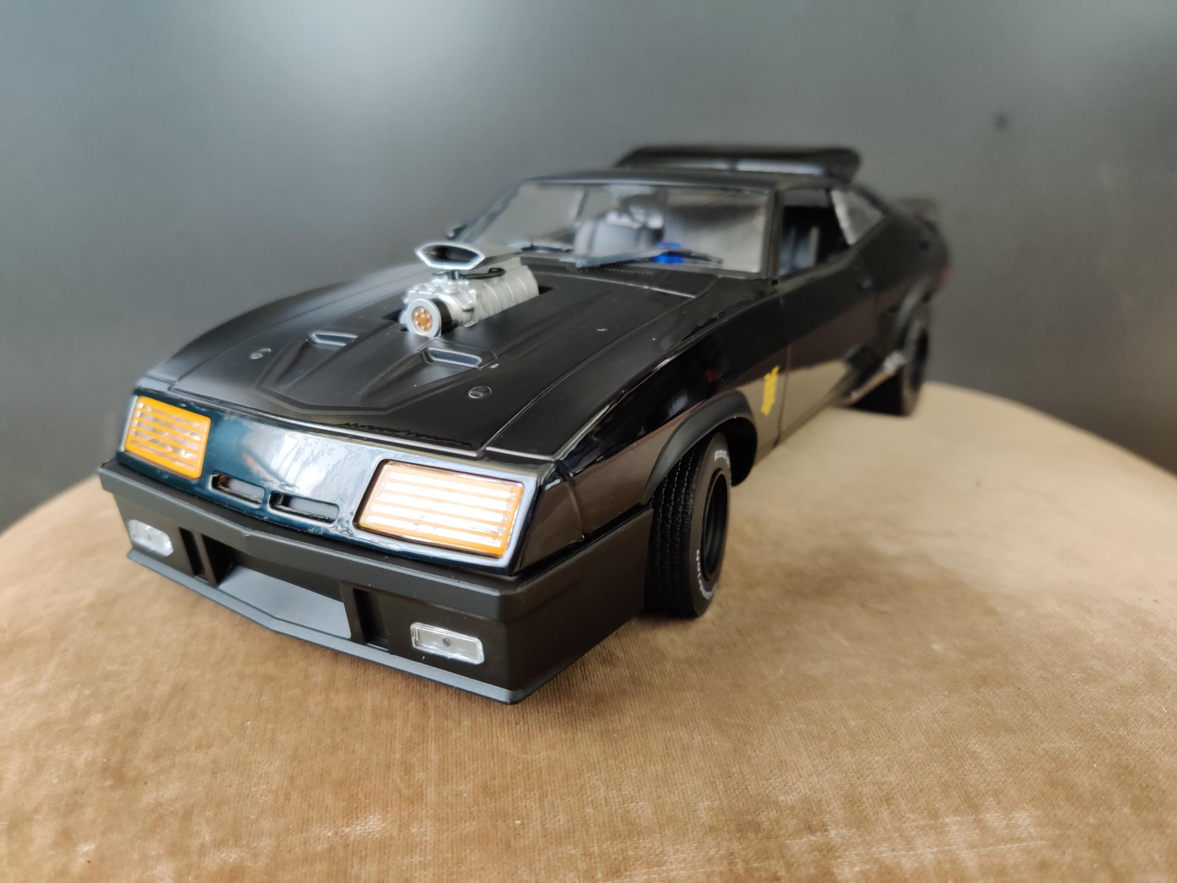 Ford Falcon XB 73 "Mad Max" Greenlight 1/18e.