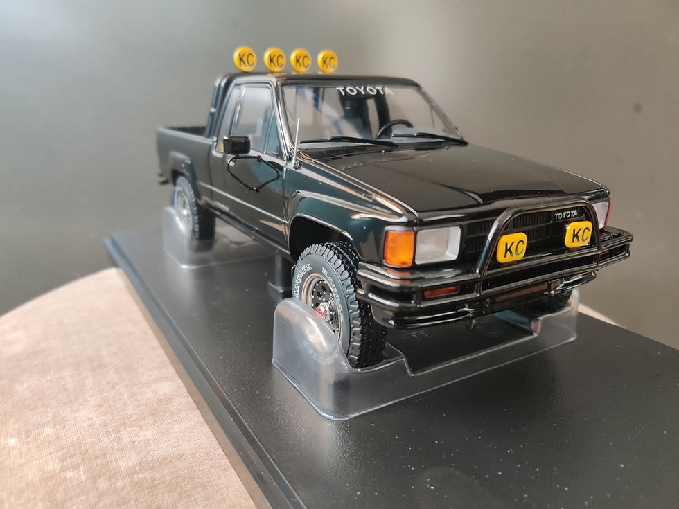 Miniature : Toyota Hilux 1985 (Retour vers le futur) KK-Scale 1/18e