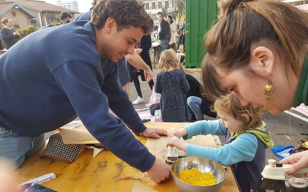 Selbstgemachte Bienenwachstücher bewahren Lebensmittel vor dem vorzeitigen Verderben