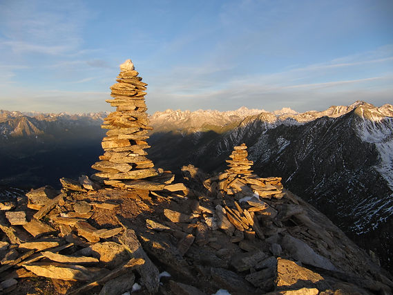 10_09_02_07_01_58_DAV_Alpintour_Sonnenaufgang_an_der_Cadlimohütte.jpg