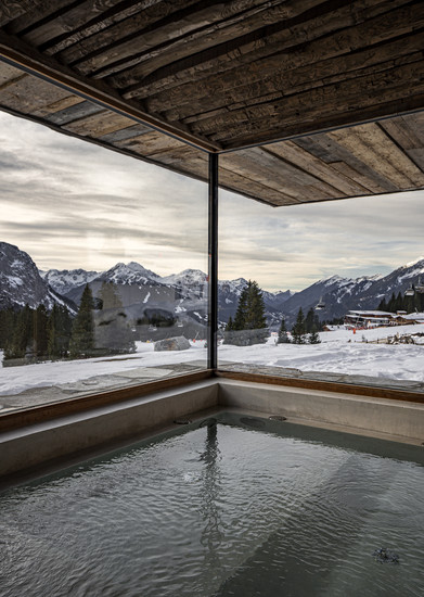 eriro is an alpine hideaway shaped by stillness, craft, and elemental beauty