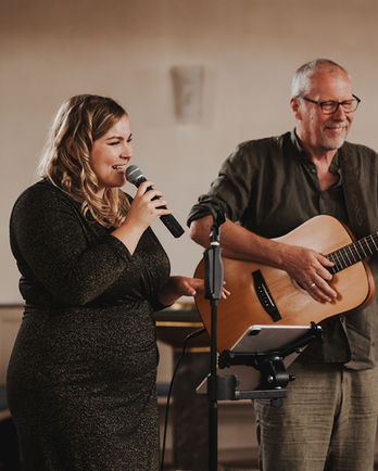 Hochzeitssängerin Jessica  standesamtliche Trauung Musikerduo Gesang und Gitarre Mittelhessen
Foto by Elena Barba