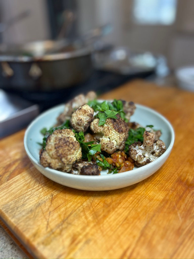 How to Create a Flavorful Spiced Cauliflower Bowl with Onions and Lentils in 30 Minutes or Less