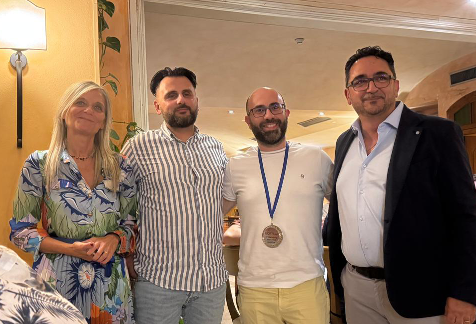 Consegna premio Assistenza Giottiline Convention 2026: Giuseppe Pinto amministratore delegato di Giottiline, Anna Maria, Manuel Favalli e Giulio Fusari di Camping Garage.