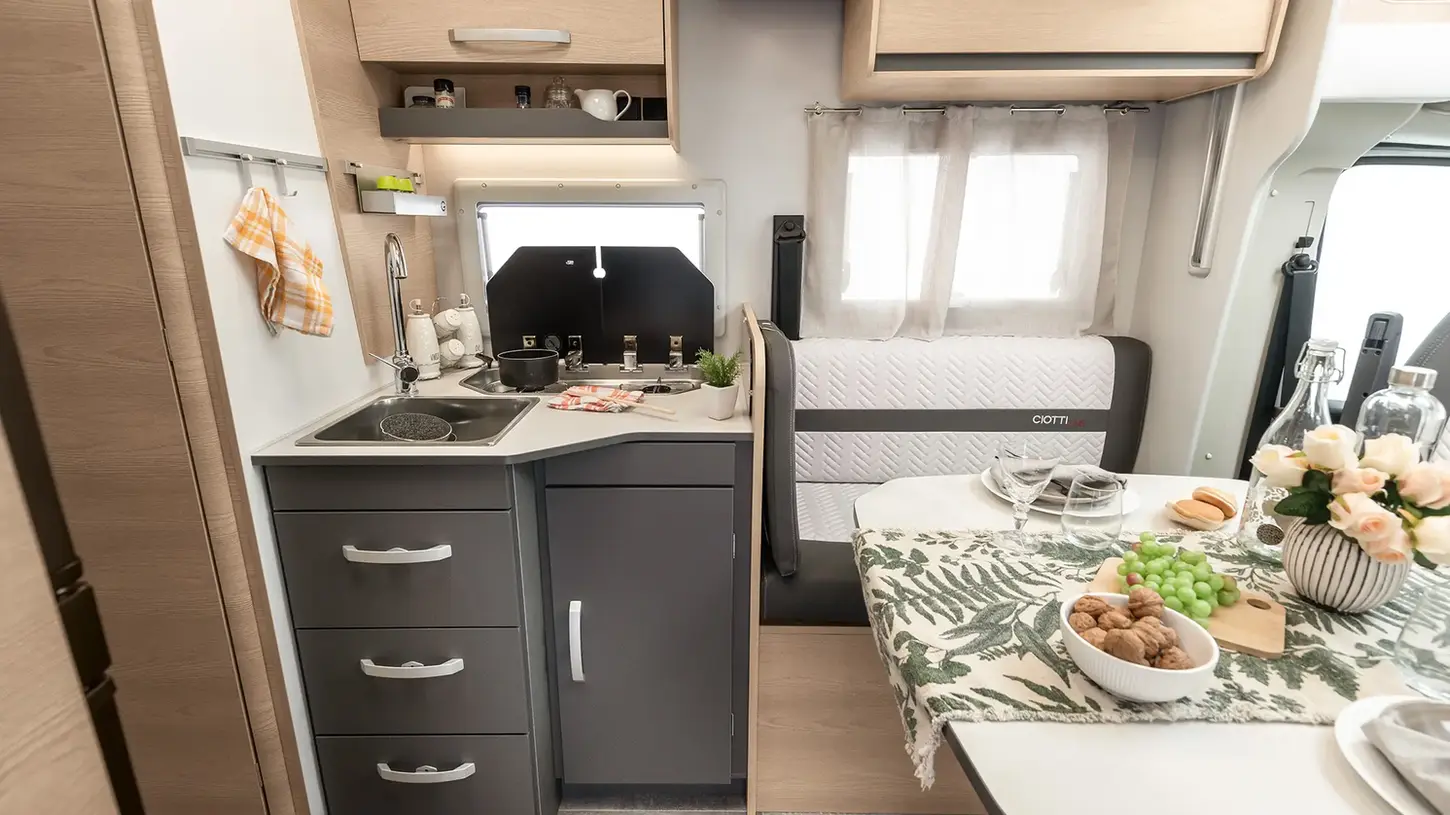 Foto interno Siena 397 sede, Camping Garage a Novara