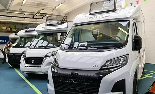 Showroom interno concessionario camper a novara Camping Garage