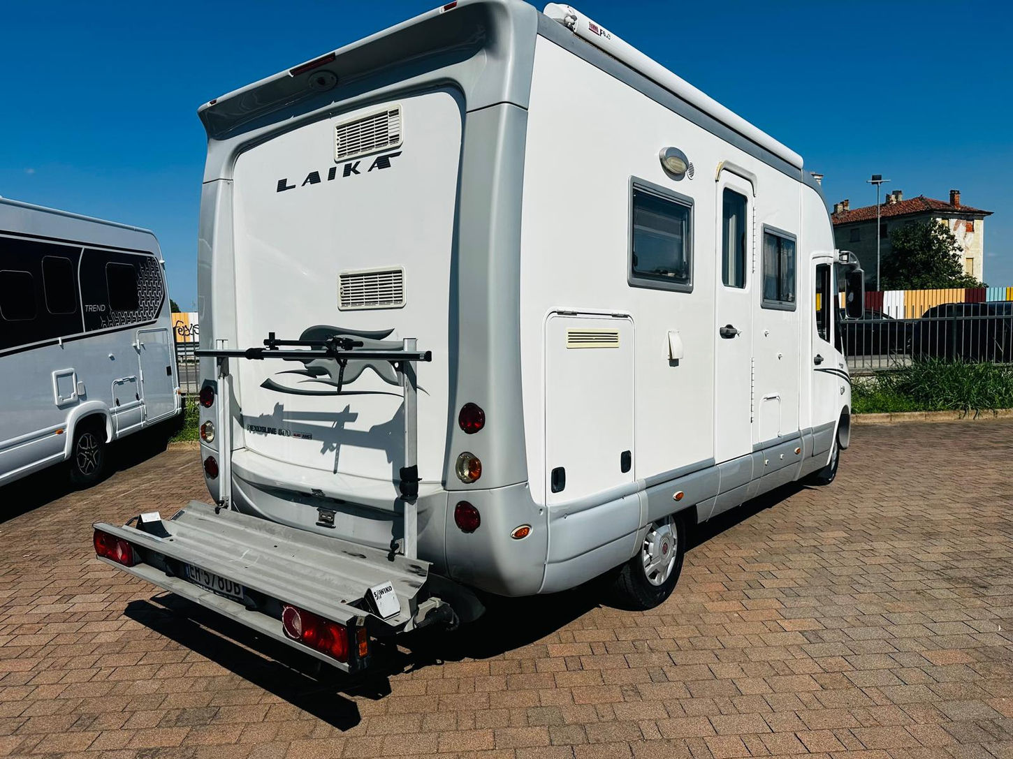Laika Rexosline 600 2011 motorhome Tendalino
Clima motore
Pannello solare
Portamoto
Ruota di scorta
Retrocamera
Cucina Smew 4 Fuochi
Grill + Forno
Cappa Aspirante
Armadio XXL
Garge
Gradino Elettrico
Doppio pavimento
Telaio ALKO dal concessionario camper a novara milano piemonte lombardia torino Camping Garage