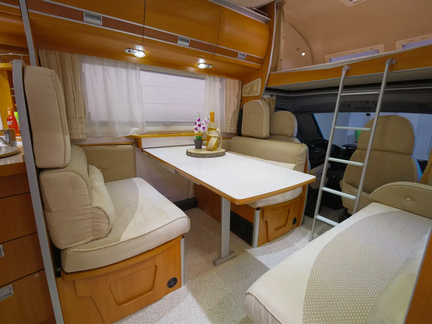 laika ecovip 1 classic mansardato, 5 posti viaggio 6 posti letto, dimensioni 720x230x320, meccanica: FIAT DUCATO 3000 cc 160 cv, accessori: TENDALINO FIAMMA
KIT SOLARE 140 W
SCALETTA POSTERIORE
OSCURANTI PLISSETTATI CABINA
RADIO MONODIN
CLIMA CABINA
MIDI HEKI
DOCCINO ESTERNO
FORNO GAS
FRIGO TRIVALENTE 150 L
TRUMA COMBI 6 GAS
PIEDINI POSTERIORI STABILIZATORI
LUCE ESTERNA
ZANZARIERA PORTA
GRADINO ELETTRICO
----
TAGLIANDO MOTORE/ SILICONATURA COMPLETA/ LUCIDATURA + SANIFICAZIONE
TUTTO COMPRESO NEL PREZZO
---
RADIO 2 DIN + RETROCAMERA IN OMAGGIO SENZA PERMUTA
PASSAGGIO DI PROPRIETÀ IN OMAGGIO SENZA PERMUTA
