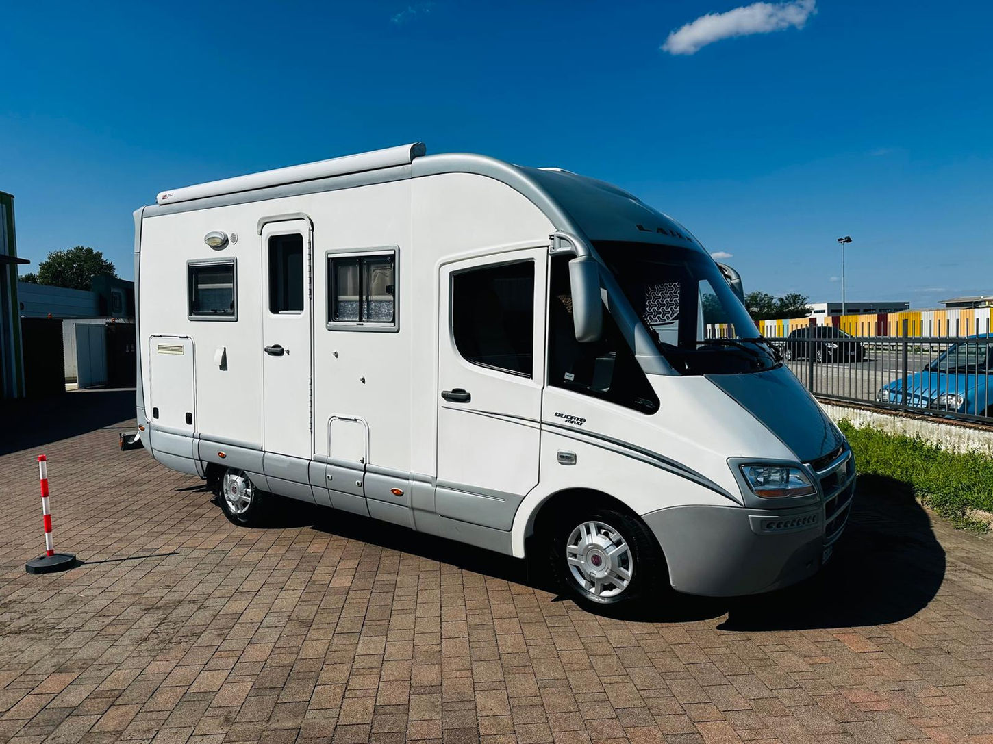 Laika Rexosline 600 2011 motorhome Tendalino
Clima motore
Pannello solare
Portamoto
Ruota di scorta
Retrocamera
Cucina Smew 4 Fuochi
Grill + Forno
Cappa Aspirante
Armadio XXL
Garge
Gradino Elettrico
Doppio pavimento
Telaio ALKO dal concessionario camper a novara milano piemonte lombardia torino Camping Garage