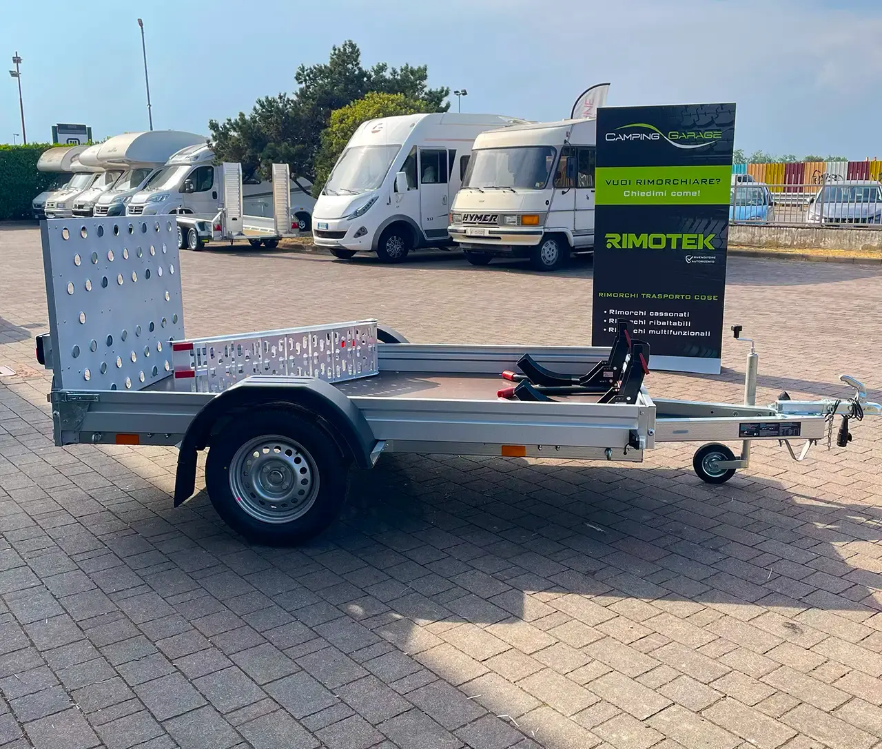 Foto Rimorchio, UNI 240/13 SF fronte sede Camping Garage a Novara