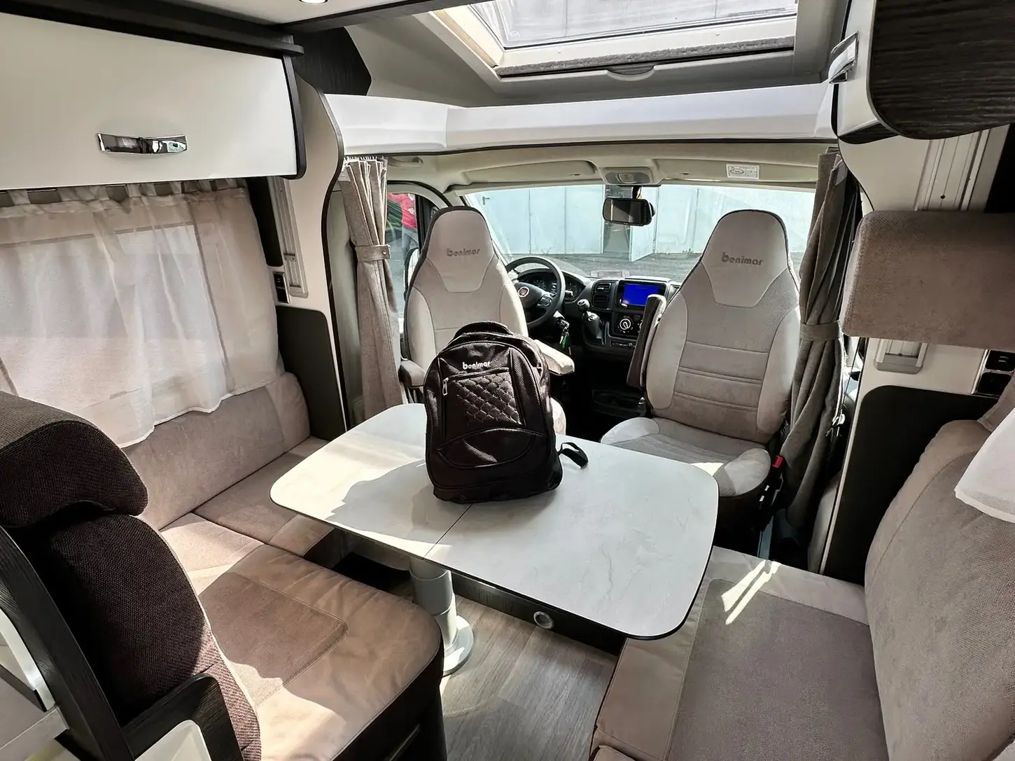 Foto interno Camper usato a Novara, BENIMAR MILEO 263 fronte sede Camping Garage