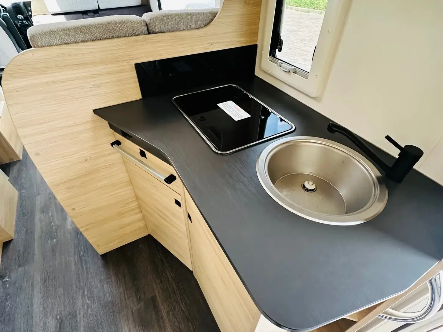 Foto esterno Camper usato a Novara, CHALLENGER C 256 START EDITION fronte sede Camping Garage