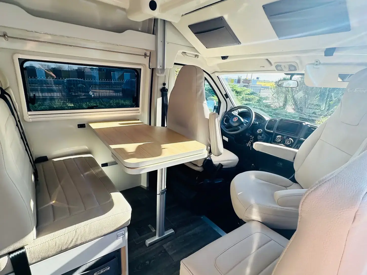 Foto interno Camper usato a Novara, FONT VENDHOME HORIZON 307 fronte sede Camping Garage
