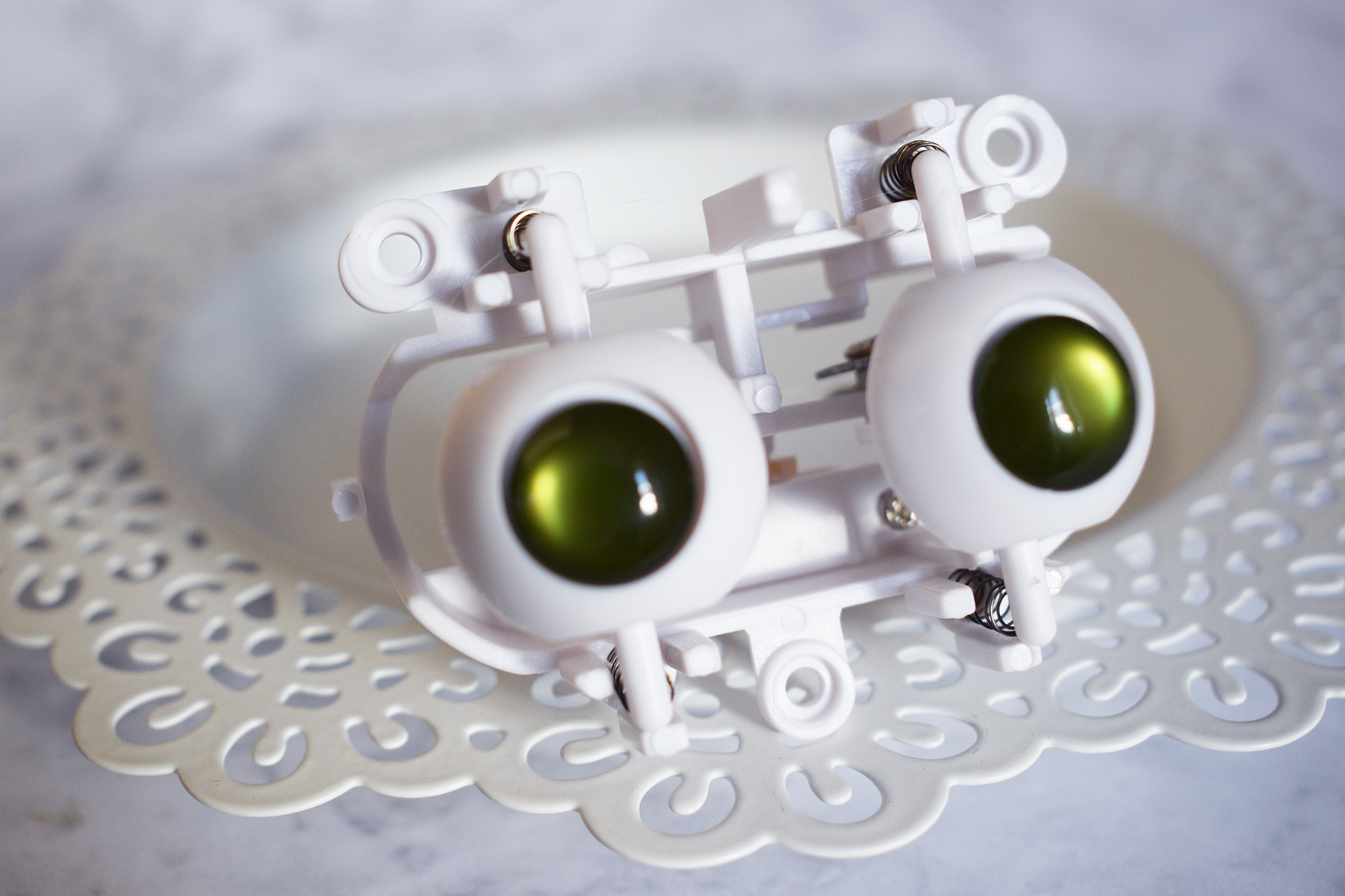 Cabochon vert olive "eyechips" en résine 12mm pour Pullip