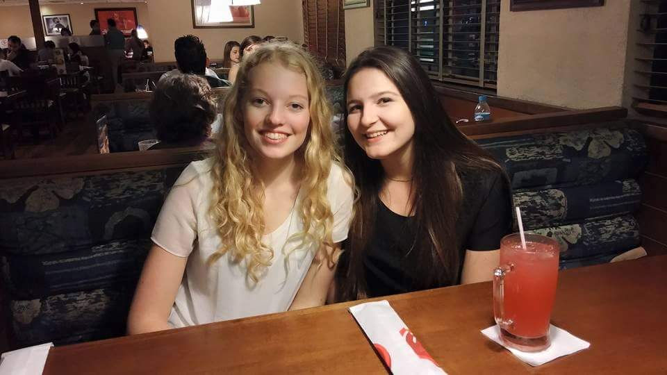 Eu e Lina no Applebee's de SP