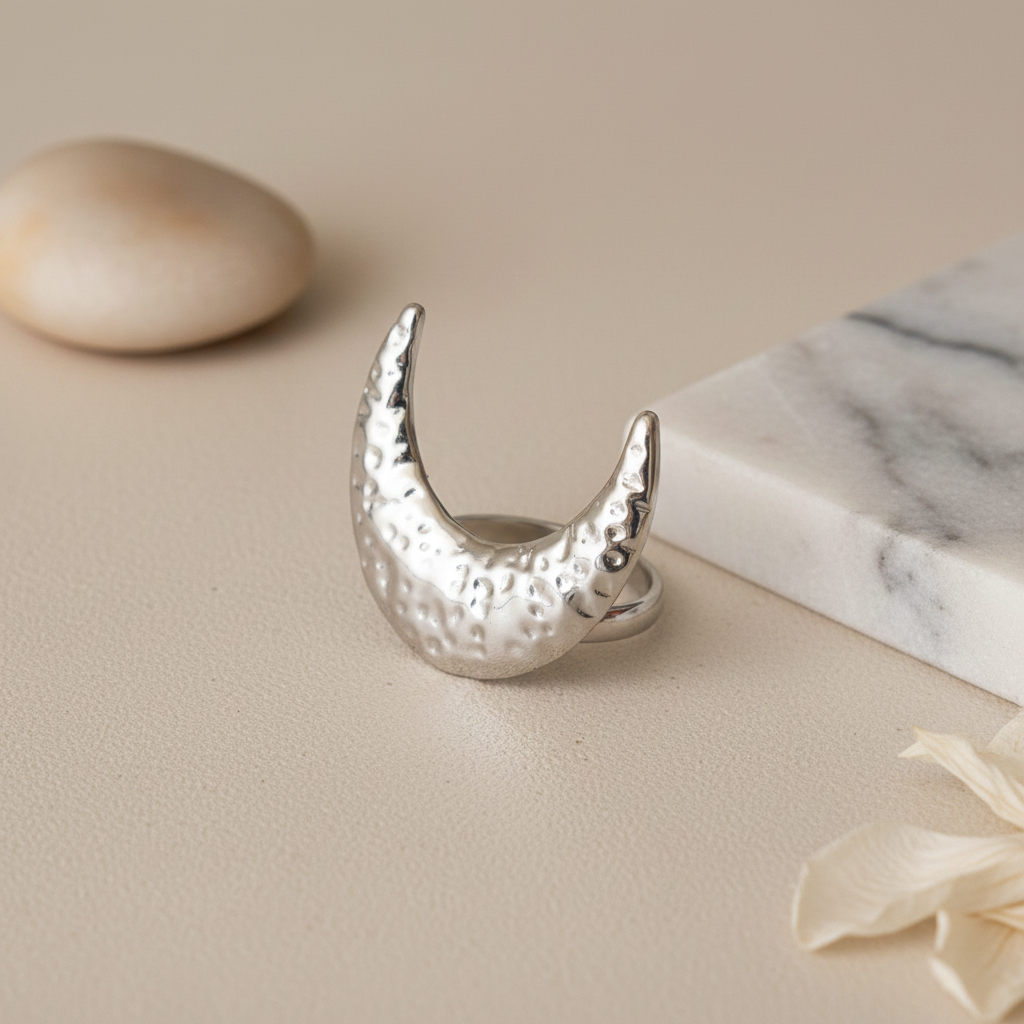 Lune Sculptée Ring