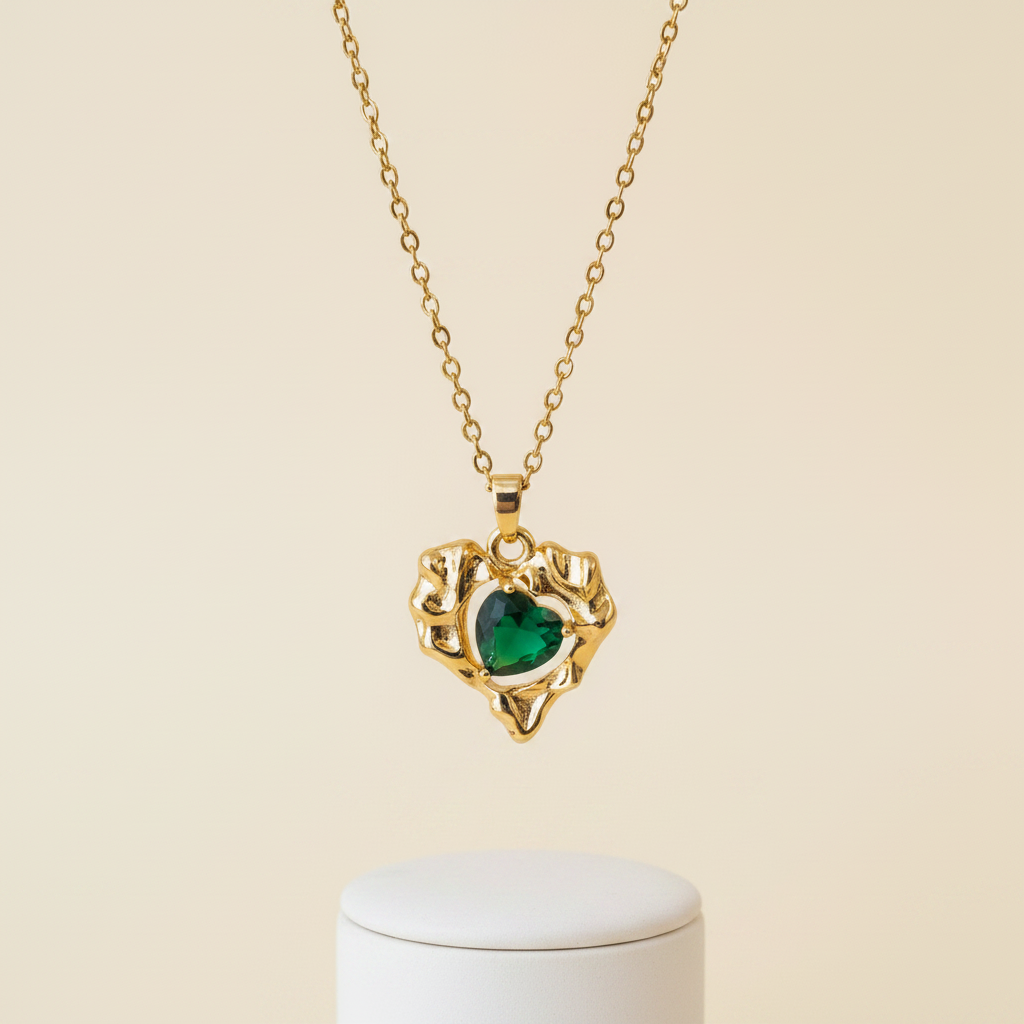 Émeraude d'Amour Pendant Necklace