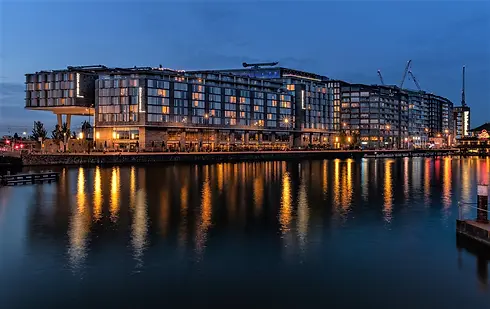 doubletree-by-hilton-amsterdam-netherlands.webp