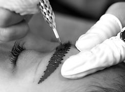 brow-tinting-in-a-beauty-salon-setting-2026-01-09-07-42-41-utc_edited.jpg