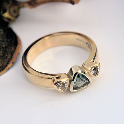 Green and white Sapphire trillions 9ct yellow gold ring