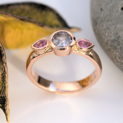 Grey and pink Sapphire 9ct yellow gold ring