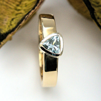 Aquamarine AAA 5mm trillion 9ct yellow and white gold ring