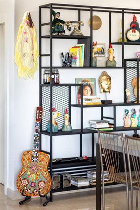 ספריית ברזל שחורה משולב רשת אקספנדד, תצוגת אוספים ואומנות