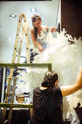 עיצוב חלונות ראווה של רשת החנויות הצורפים