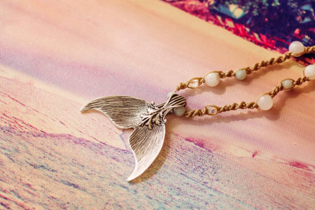 How Porcelain Jewelry Captures Nature's Beauty in Every Detail