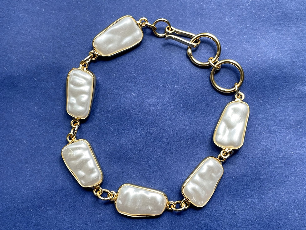Annasach The Arwen bracelet, closed loop view showing double ring and hook clasp