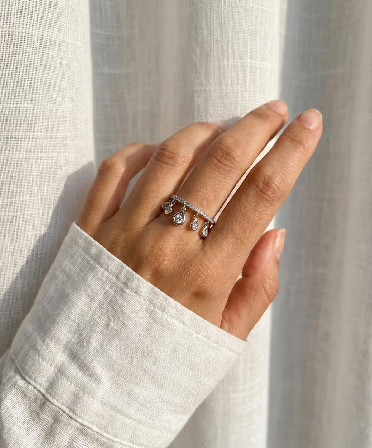 טבעת פס זרקונים ותליונים נופלים